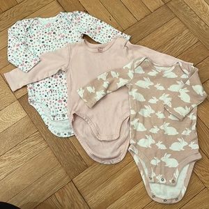 Bundle of 3 long-sleeved bodysuits by Carter’s, H&M 3-6 month